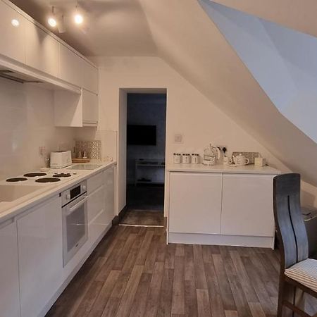 Modern And Spacious 2 Bedroom Apartment With Free Parking Llansantffraid Llansantffraid Glyn Ceiriog Εξωτερικό φωτογραφία