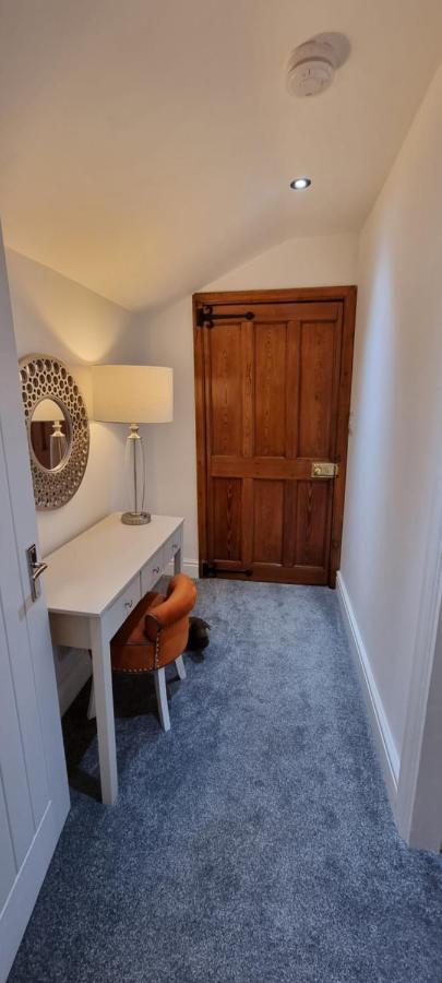 Modern And Spacious 2 Bedroom Apartment With Free Parking Llansantffraid Llansantffraid Glyn Ceiriog Εξωτερικό φωτογραφία