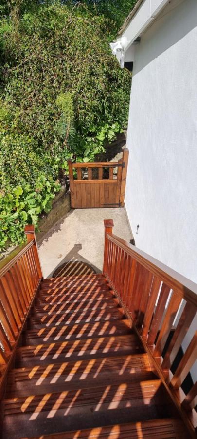 Modern And Spacious 2 Bedroom Apartment With Free Parking Llansantffraid Llansantffraid Glyn Ceiriog Εξωτερικό φωτογραφία