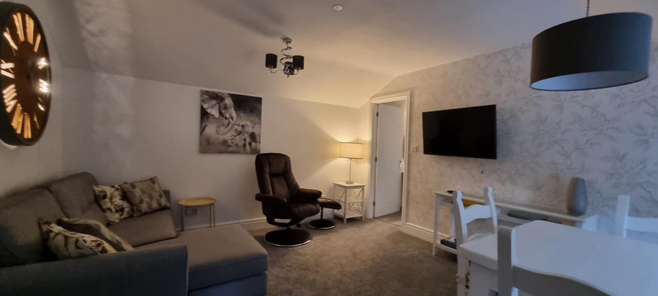 Modern And Spacious 2 Bedroom Apartment With Free Parking Llansantffraid Llansantffraid Glyn Ceiriog Εξωτερικό φωτογραφία