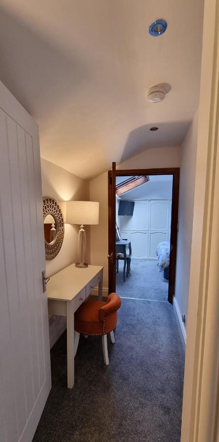 Modern And Spacious 2 Bedroom Apartment With Free Parking Llansantffraid Llansantffraid Glyn Ceiriog Εξωτερικό φωτογραφία